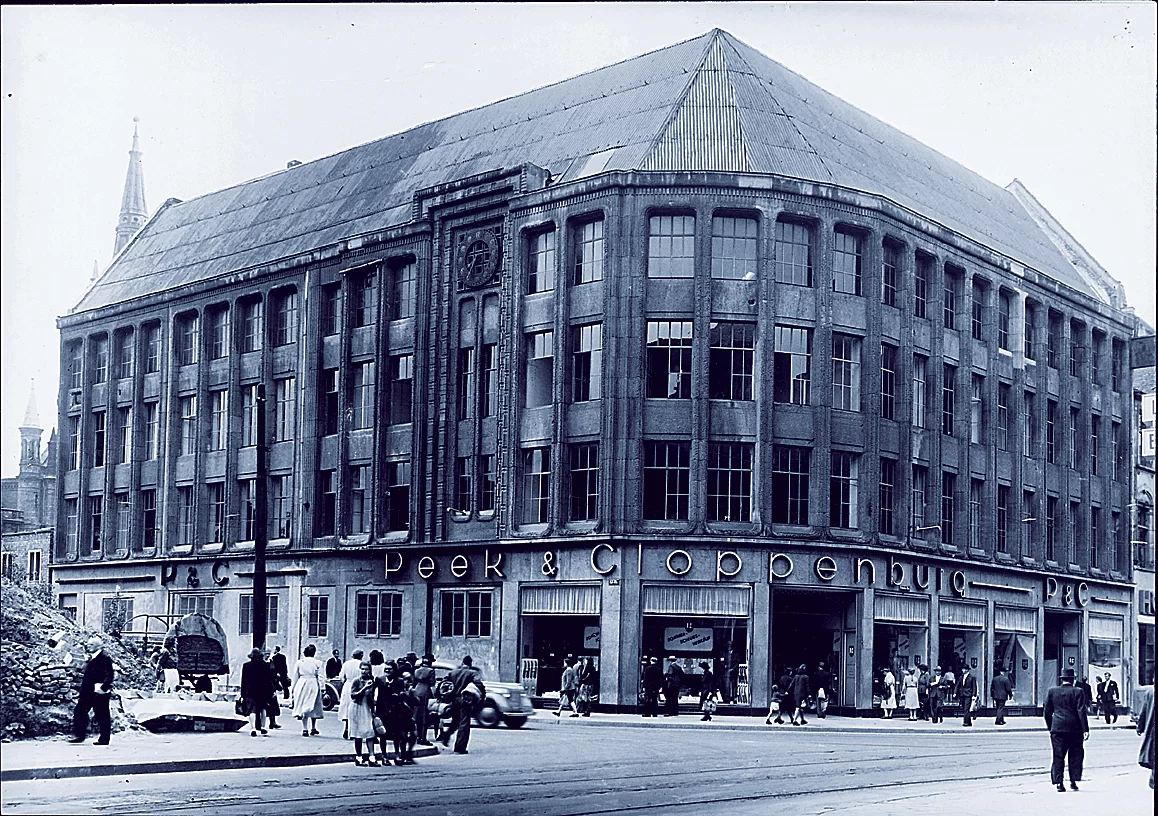 Historisches Bild vom fertigen Verkaufshaus in Düsseldorf.