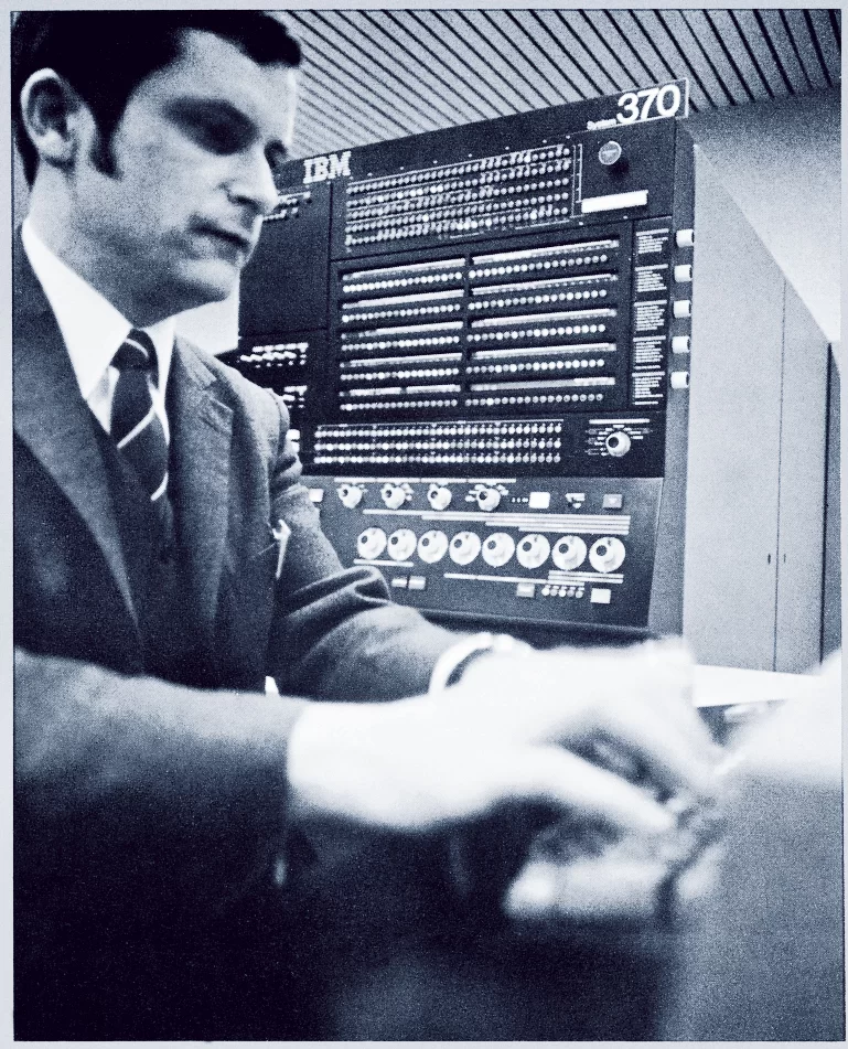 Historisches Bild vom ersten Computer in den 1970er Jahren.